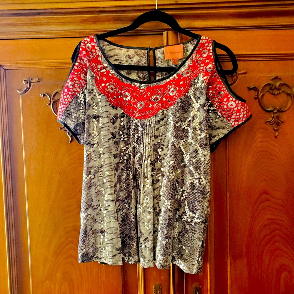 Open shoulder top